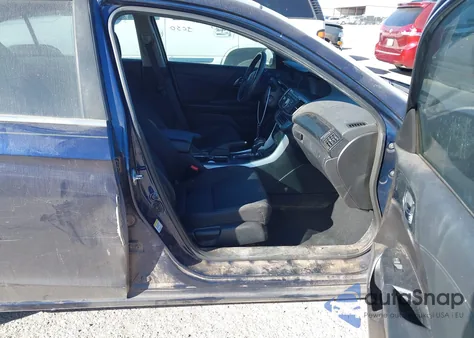 2015 Honda Accord Sport z USA, uszkodzony, nr VIN 1HGCR2F55FA143600